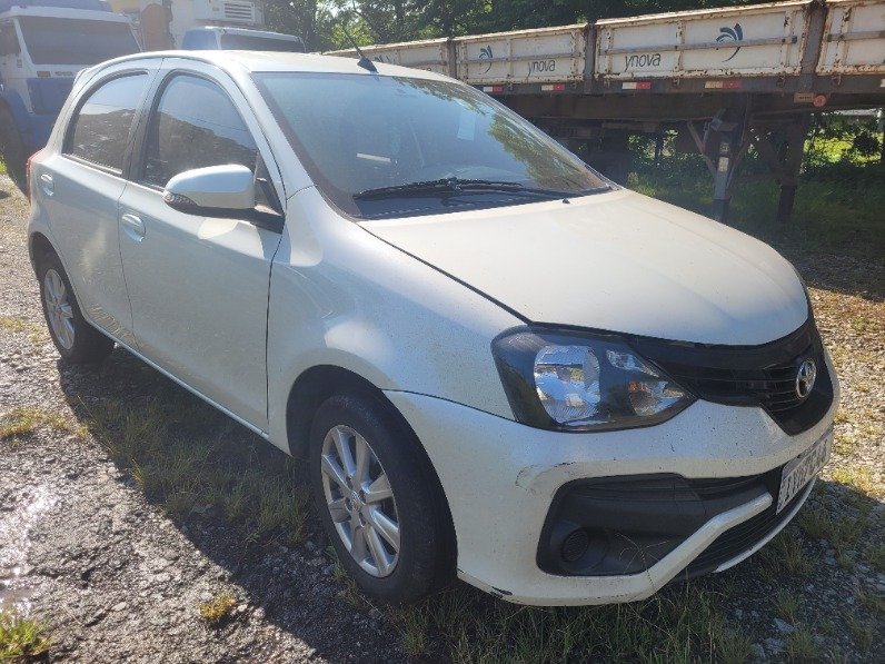 toyota-etios-oportunidade-investimento-leilao-recuperado-financiamento-milan-leiloes